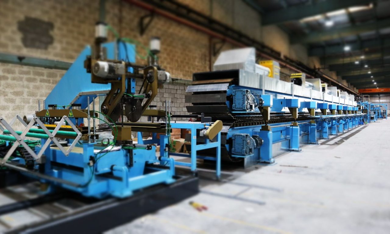 High-Tech Side Mold Control in Double Belt Systems of Sandwich Panel Machines
